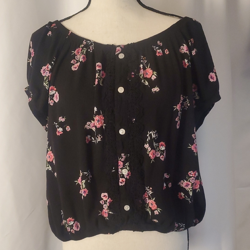 No Boundaries Black and Pink Dolman Sleeve Crop Blouse